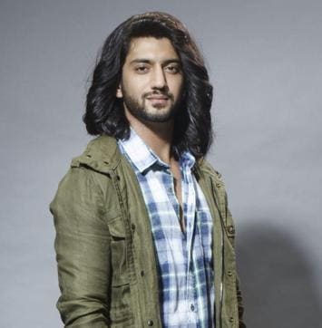 Kunal plays an artist in his latest show, and his choice of friend is MF Hussain. (Star Plus) Kunal plays an artist in his latest show, and his choice of friend is MF Hussain. (Star Plus)