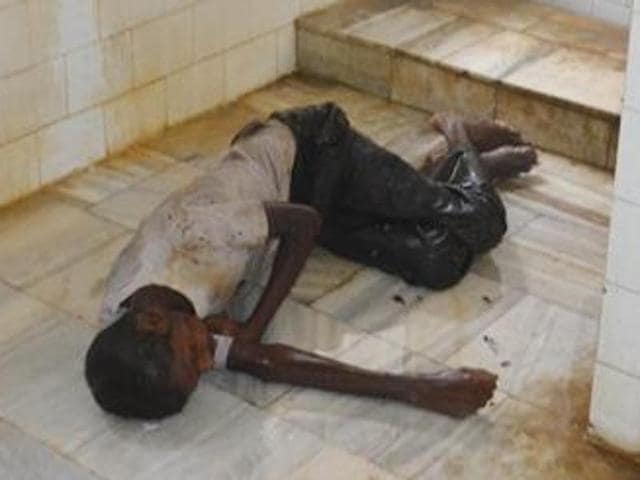 The unidentified patient in the toilet of Guru Nanak Dev Hospital, Amritsar, on Friday.(Sameer Sehgal/HT Photo)