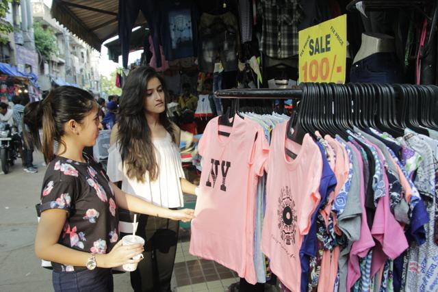 Girls shopping in the market that’s known for latest fashion within Rs 100-200. (Shivam Saxena/HT Photo)