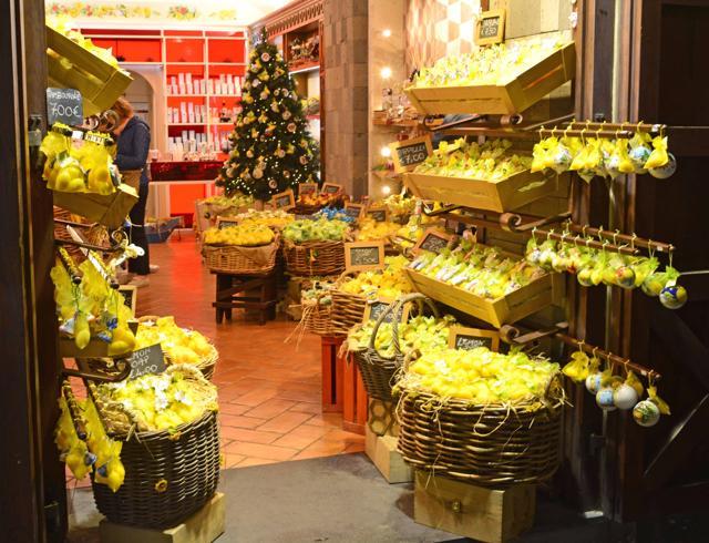A limoncello shop in Sorrento (Saubhadra Chatterji)