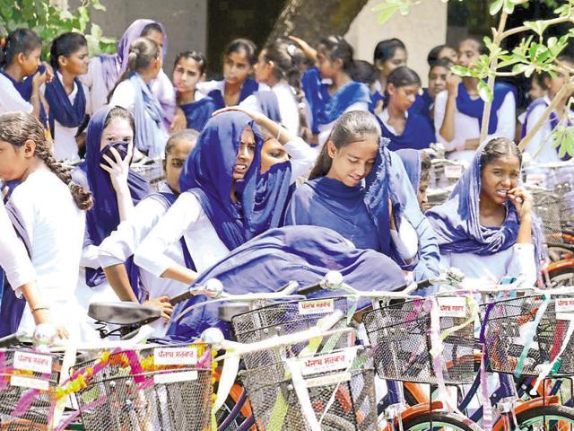 As per the scheduled visit, Harsimrat was to visit government senior secondary school (girls) in Bathinda to distribute bicycles to 456 students at 11am, but the Akali leader reached at about 12:30pm. (Sanjeev Kumar/HT Photo) As per the scheduled visit, Harsimrat was to visit government senior secondary school (girls) in Bathinda to distribute bicycles to 456 students at 11am, but the Akali leader reached at about 12:30pm. (Sanjeev Kumar/HT Photo)