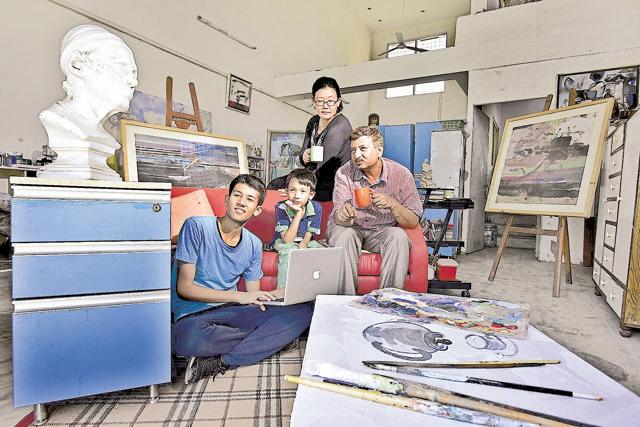 Devendra Shukla with his artist South Korean wife Mun Jang Hee and their children at his studio-residence. (Raj K Raj/HT PHOTO) Devendra Shukla with his artist South Korean wife Mun Jang Hee and their children at his studio-residence. (Raj K Raj/HT PHOTO)