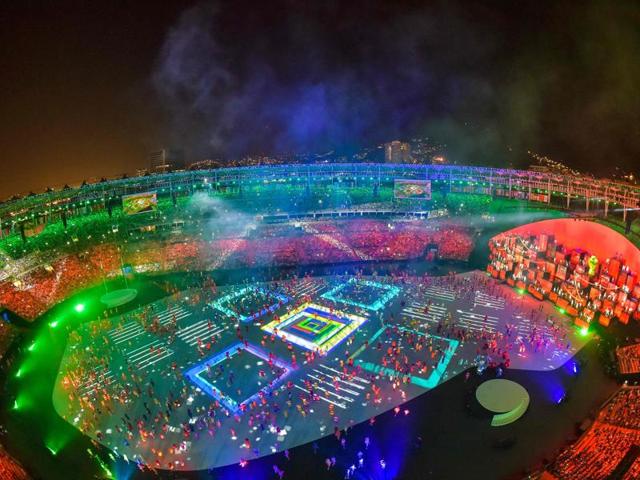 This picture shows an overview during the opening ceremony of the Rio 2016 Olympic Games at the Maracana stadium in Rio de Janeiro. (AFP Photo)
