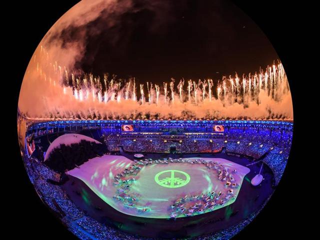 This picture shows an overview during the opening ceremony of the Rio 2016 Olympic Games at the Maracana stadium in Rio de Janeiro. (AFP Photo)