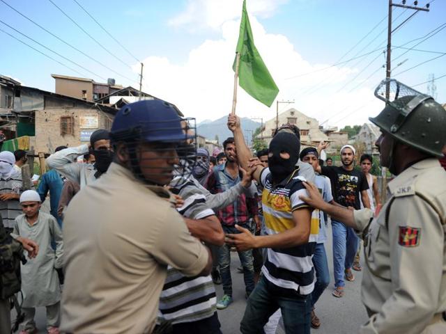 A paramilitary soldier speaks to locals walking around during curfew hours in downtown Srinagar, on August. 1, 2016. Close to 60 people have died in the violence that erupted after the killing of Burhan Wani, a popular Hizbul Mujahideen commnader, on July 8, 2016.(Waseem Andrabi /HT Photo)