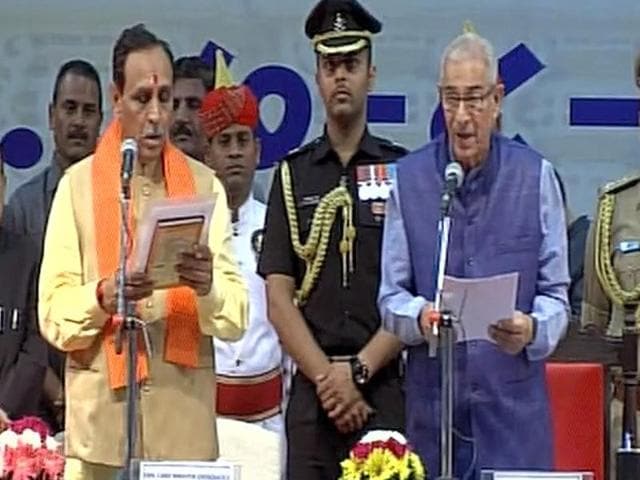 Vijay Rupani take oath as Gujarat’s chief minister in Ahmedabad(ANI)