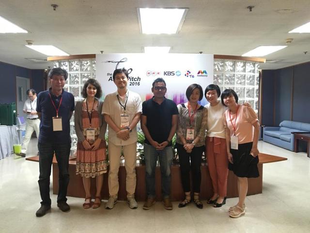 Hemant Gaba (centre) with other finalists at the event. (HT Photo)