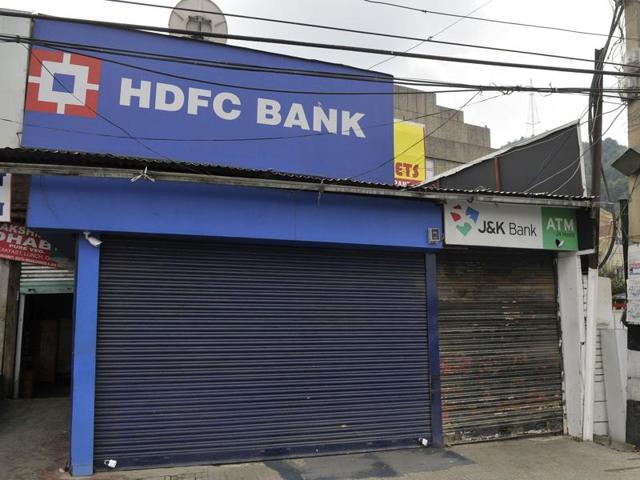 A closed ATM counter during a curfew in Srinagar. (Waseem Andrabi / HT Photo) A closed ATM counter during a curfew in Srinagar. (Waseem Andrabi / HT Photo)