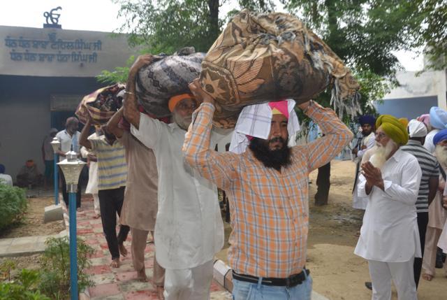 Devotees carrying the burnt holy scriptures and other things out of the gurdwara on Saturday. (Sameer Sehgal/HT Photo)