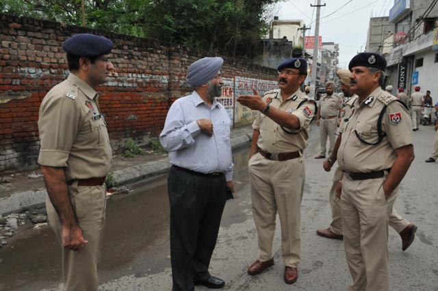Heavy police deployed in Jalandhar while Gagneja was being shifted to DMC on Sunday. (Pardeep Pandit/HT Photo)