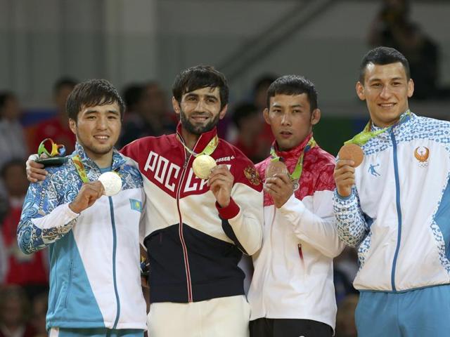 Beslan Mudranov (RUS) of Russia and Yeldos Smetov (KAZ) of Kazakhstan react in the judo gold medal contest. (REUTERS)