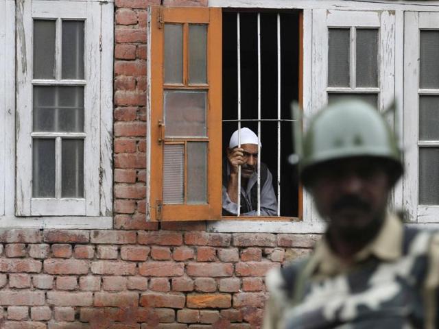 A Kashmiri man looks out from a window as a paramilitary soldiers stands guard during a curfew in Srinagar. Kashmir has under rolling since the killing of Hizbul Mujahideen commander Burhan Wani in an encounter on July 8. Here are some snapshots from the past 30 days. (Waseem Andrabi /HT Photo) A Kashmiri man looks out from a window as a paramilitary soldiers stands guard during a curfew in Srinagar. Kashmir has under rolling since the killing of Hizbul Mujahideen commander Burhan Wani in an encounter on July 8. Here are some snapshots from the past 30 days. (Waseem Andrabi /HT Photo)