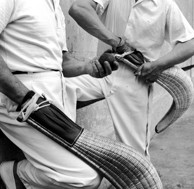 Pelota players gearing up for an intense game of catch (Getty Images) Pelota players gearing up for an intense game of catch (Getty Images)