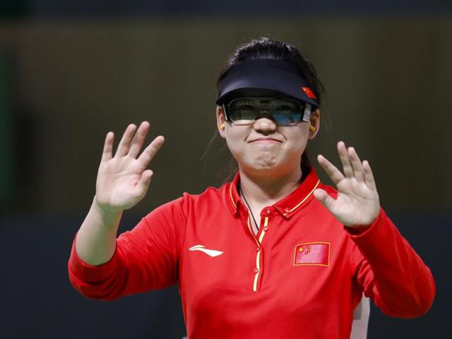 Zhang Mengxue of China celebrates winning the gold medal during the women's 10-meter air pistol event at the 2016 Summer Olympics in Rio de Janeiro.(AP)