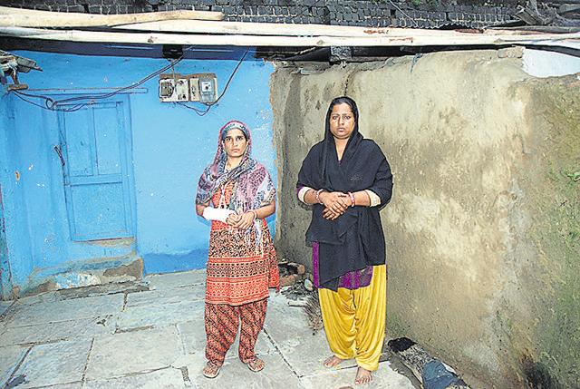 Shamim and Salma were humiliated and beaten up on suspicion that they were carrying beef. (Rohit Soni/HT Photo) Shamim and Salma were humiliated and beaten up on suspicion that they were carrying beef. (Rohit Soni/HT Photo)