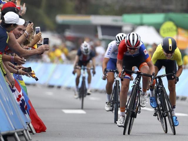 Anna van der Breggen (NED) of Netherlands sprints with Emma Johansson (SWE) of Sweden in the women's road race. (REUTERS) Anna van der Breggen (NED) of Netherlands sprints with Emma Johansson (SWE) of Sweden in the women's road race. (REUTERS)