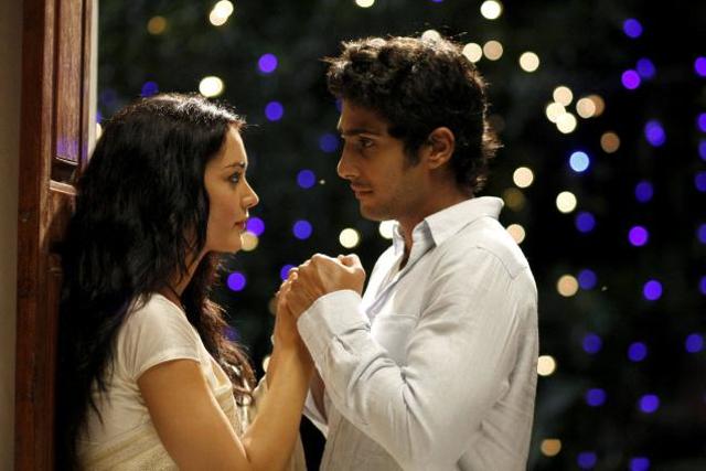 Amy Jackson and Prateik Babbar in a still from Ek Deewana Tha. Amy Jackson and Prateik Babbar in a still from Ek Deewana Tha.
