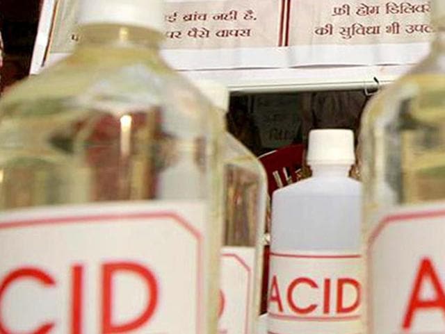 A string of acid attacks and two deaths in a day have rung alarm bells in the corridors of power and left Bengal rattled. (HT/Photo for representation) A string of acid attacks and two deaths in a day have rung alarm bells in the corridors of power and left Bengal rattled. (HT/Photo for representation)