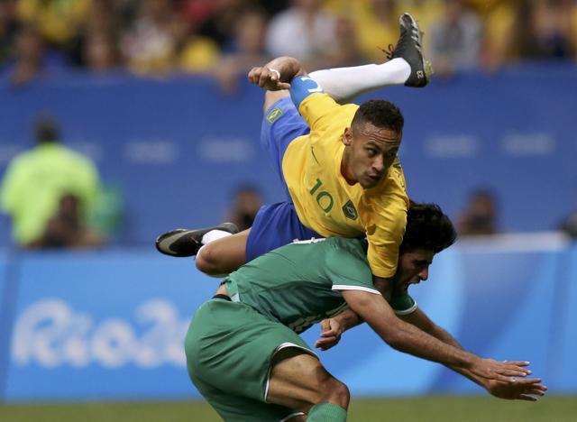 Upset fans chanted “Marta, Marta”, five-time world player of the year who has been thriving with the women’s national team, after Neymar and other younf stars played below expectations. (REUTERS Photo)