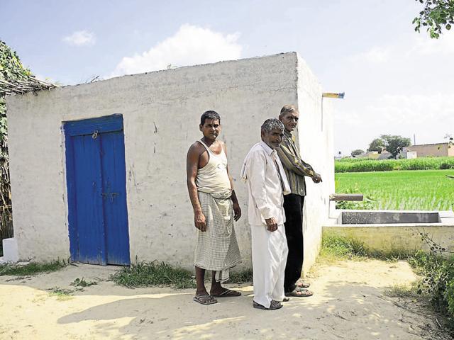The spot where the five-year-old girl was dumped after being abducted and raped on Friday night. (Sakib Ali/ HT photo) The spot where the five-year-old girl was dumped after being abducted and raped on Friday night. (Sakib Ali/ HT photo)