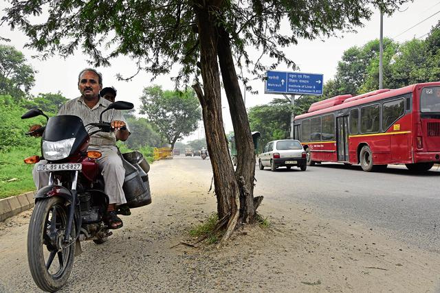 The project includes widening of the road (on the basis of availability of land) into six lanes, construction of central verge, plantation of trees, footpath and dense carpeting of the whole stretch till Andheria Mor. (S Burmaula / HT Photo) The project includes widening of the road (on the basis of availability of land) into six lanes, construction of central verge, plantation of trees, footpath and dense carpeting of the whole stretch till Andheria Mor. (S Burmaula / HT Photo)