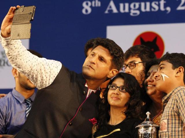 Quiz Master Rajiv Makhni clicks a selfie with the winners of the best cheering team, The Indian School, Sadiq Nagar, at the Talkatora Indoor Stadium on Monday. (Sanchit Khanna/Hindustan Times) Quiz Master Rajiv Makhni clicks a selfie with the winners of the best cheering team, The Indian School, Sadiq Nagar, at the Talkatora Indoor Stadium on Monday. (Sanchit Khanna/Hindustan Times)