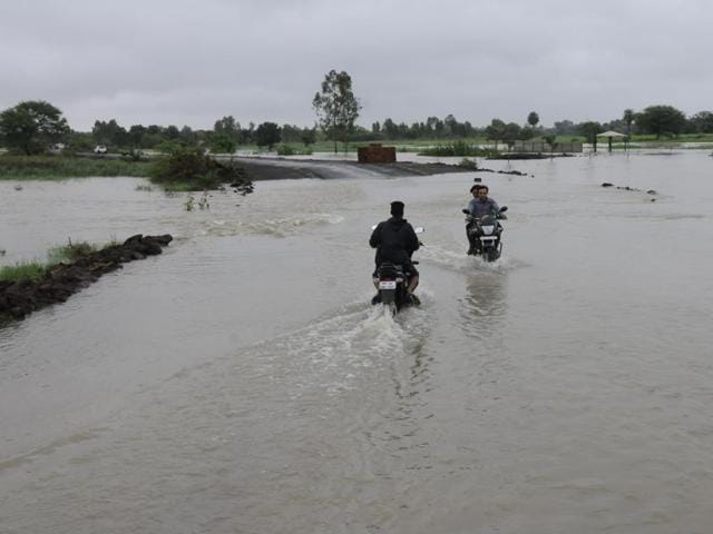 Seven sluice gates of Kaliasot dam opened after heavy rains in Bhopal.(Mujeeb Faruqui/ HT photo)