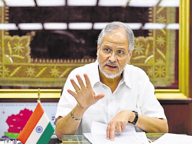Lieutenant Governer of Delhi Najeeb Jung at his Raj Niwas office in New Delhi.(Reuben Singh/HT File Photo) Lieutenant Governer of Delhi Najeeb Jung at his Raj Niwas office in New Delhi.(Reuben Singh/HT File Photo)