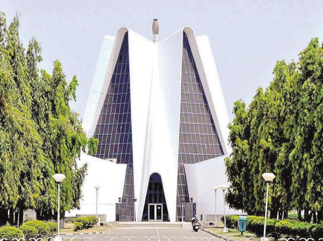 As per the gazette notification of the government of India, all the degrees, diplomas, certificates awarded through the distance education mode will be recognised for the purpose of employment under the central government. (HT File Photo) As per the gazette notification of the government of India, all the degrees, diplomas, certificates awarded through the distance education mode will be recognised for the purpose of employment under the central government. (HT File Photo)