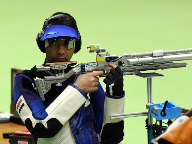 Abhinav Bindra keeps best for last to qualify for 10m air rifle final ...