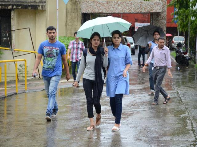 Students coming out of a exam centre after appearing in UPSC exam in Bhopal. (Chandresh Mathur/HT PHOTO) Students coming out of a exam centre after appearing in UPSC exam in Bhopal. (Chandresh Mathur/HT PHOTO)
