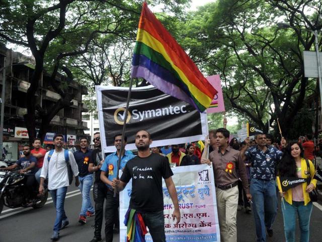 The parade started from Sambhaji park on JM road in the morning, where participants holding rainbow flags, mask, banners and posters began walking.(HT PHOTO)