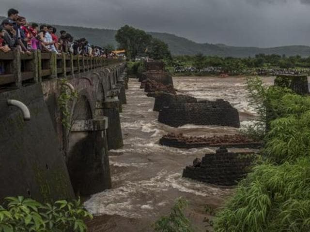 The strong current of the river and heavy rains has been hampering rescue efforts after an old bridge connecting to the Mumbai-Goa highway collapsed on Tuesday night in Mahad, India.(Satish Bate/HT)