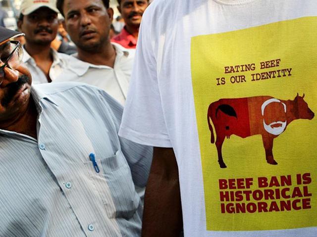 A student wears a T-shirt with a message protesting Maharashtra government’s beef ban order.(Arijit Sen/ HT file photo)