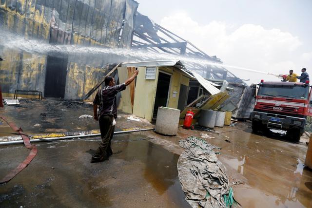 Firefighters extinguish a fire that engulfed a snack food factory after a Saudi-led air strike hit it in Sanaa, Yemen, August 9, 2016. (REUTERS) Firefighters extinguish a fire that engulfed a snack food factory after a Saudi-led air strike hit it in Sanaa, Yemen, August 9, 2016. (REUTERS)