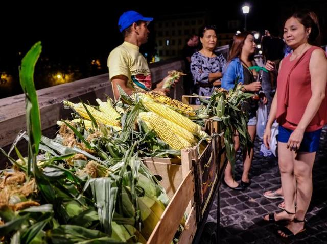 A street vendor sells corns on the cob. (AFP) A street vendor sells corns on the cob. (AFP)