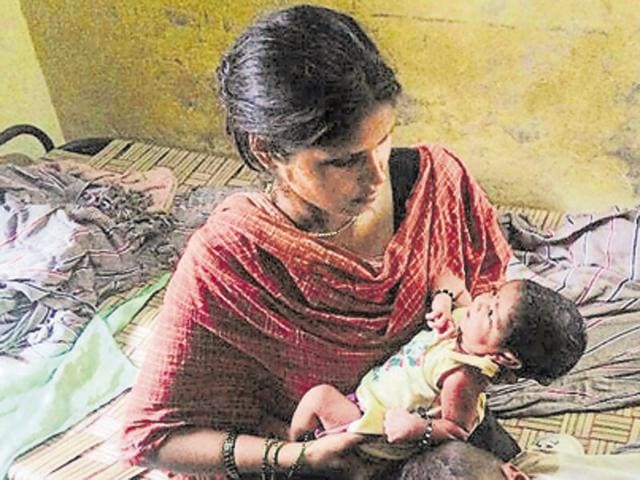 A migrant woman, Kiran, with her newborn in Jalandhar. (HT Photo) A migrant woman, Kiran, with her newborn in Jalandhar. (HT Photo)