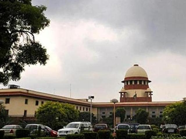 The Supreme Court on Tuesday stayed contempt proceedings against top Srinagar police officers for allegedly disobeying a court order. (Sonu Mehta/ HT FIle Photo) The Supreme Court on Tuesday stayed contempt proceedings against top Srinagar police officers for allegedly disobeying a court order. (Sonu Mehta/ HT FIle Photo)