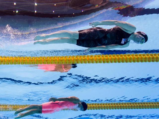 Underwater grab of King (top) leading Russia's Yulia Efimova, who only learned last Friday that she could compete after winning a legal challenge to get herself reinstated to the Olympics. (AFP photo)