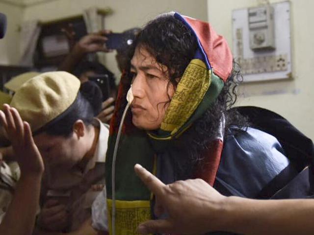 Irom Sharmila arrives at Cheirap Court at Imphal on Tuesday.(Saumya Khandelwal/HT Photo)