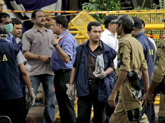 An officer of the NIA stands with the evidence collected from the site of a blast at Delhi high court in New Delhi.(File photo) An officer of the NIA stands with the evidence collected from the site of a blast at Delhi high court in New Delhi.(File photo)