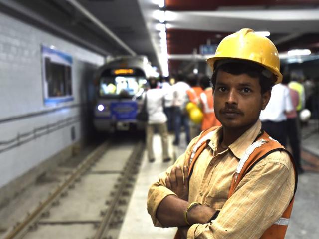A worker poses for a picture during the trial run of Metro’s heritage line between ITO and Kashmere Gate. (AJay Aggarwal/HT PHOTO) A worker poses for a picture during the trial run of Metro’s heritage line between ITO and Kashmere Gate. (AJay Aggarwal/HT PHOTO)