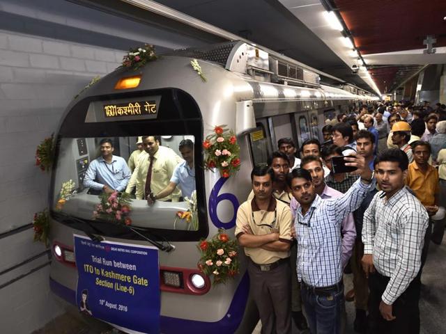 A train arrives at the Delhi Gate Metro station during the trail run of the heritage line. (AJay Aggarwal/HT PHOTO) A train arrives at the Delhi Gate Metro station during the trail run of the heritage line. (AJay Aggarwal/HT PHOTO)