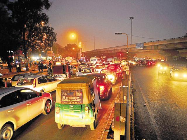 The system is expected to check jams in the city caused by dysfunctional traffic lights. (Abhinav Saha/HT Photo) The system is expected to check jams in the city caused by dysfunctional traffic lights. (Abhinav Saha/HT Photo)