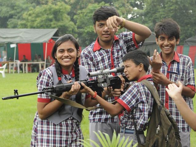 School students check a sniper rifle at the Know your Army exhibition in Kolkata. (Subhendu Ghosh/HT Photo) School students check a sniper rifle at the Know your Army exhibition in Kolkata. (Subhendu Ghosh/HT Photo)
