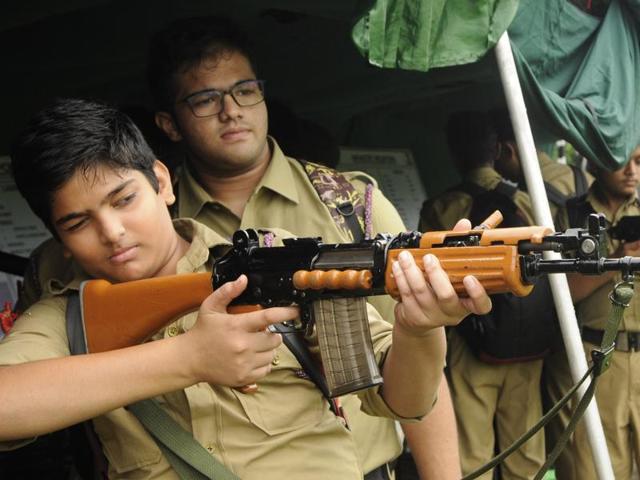 A NCC cadet holding an INSAS rifle, in Kolkata. (Subhendu Ghosh/HT Photo) A NCC cadet holding an INSAS rifle, in Kolkata. (Subhendu Ghosh/HT Photo)