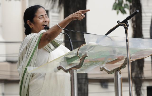 TMC chief Mamata Banerjee addressing the Martyr's Day rally at Esplanade in Kolkata. (Subhendu Ghosh/HT File Photo)