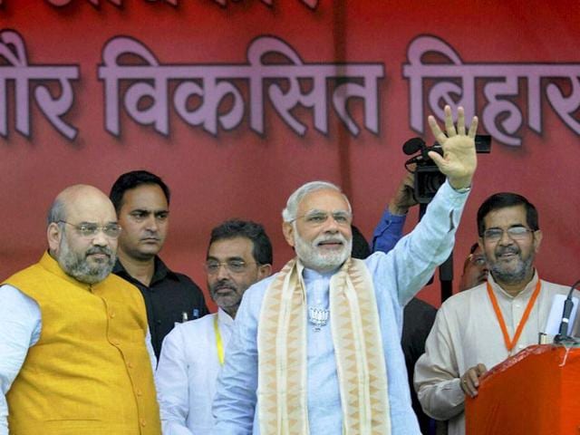 File photo of Prime Minister Narendra Modi with BJP president Amit Shah at Parivartan rally in Gaya, Bihar.(PTI)