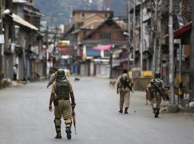 Paramilitary forces have patrolled the streets of Srinagar for a month now, enforcing curfew in the strife-torn Kashmir valley where protesters have clashed with security agencies over the killing of Hizbul Mujahideen Burhan Wani. (Waseem Andrabi/HT Photo) Paramilitary forces have patrolled the streets of Srinagar for a month now, enforcing curfew in the strife-torn Kashmir valley where protesters have clashed with security agencies over the killing of Hizbul Mujahideen Burhan Wani. (Waseem Andrabi/HT Photo)