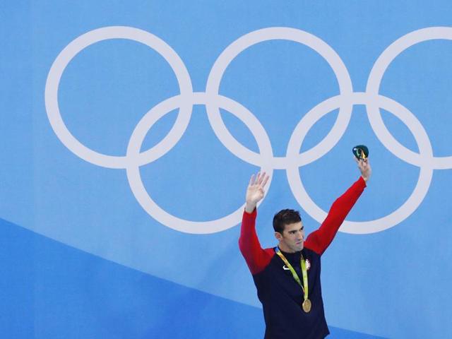 Phelps celebrates on the podium. . (REUTERS photo)
